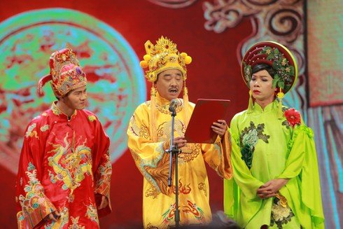 co-dau-cong-ly-cam-on-khan-gia-mc-thao-van-tiec-nuoi-truoc-thong-tin-dung-san-xuat-tao-quan-2020