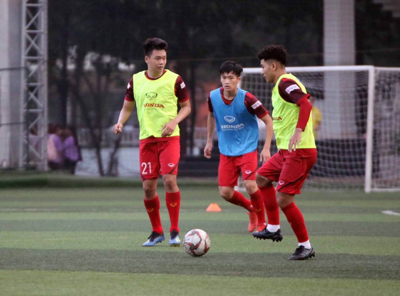 dt-u22-viet-nam-tap-luyen-trong-ngay-day-du-quan-so-san-sang-cho-chien-dich-san-vang-sea-games-30