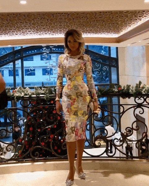 H'Hen Niê gây sốt với vòng eo con kiến đến không tưởng. 