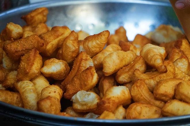 banh-ran-dui-ga-banh-ran-o-quan-chuong-mon-vat-ha-thanh-gian-di-gan-gui