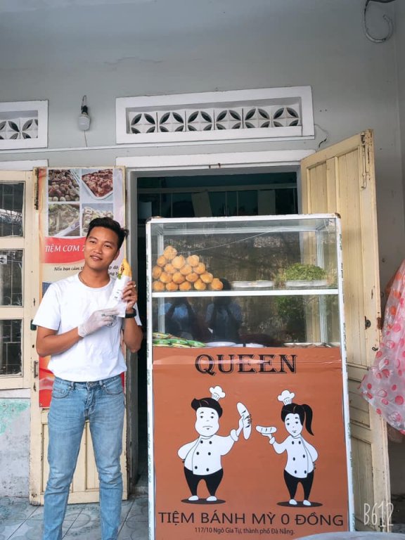 chang-trai-mo-coi-va-tu-banh-my-0-dong-giup-nguoi-ngheo