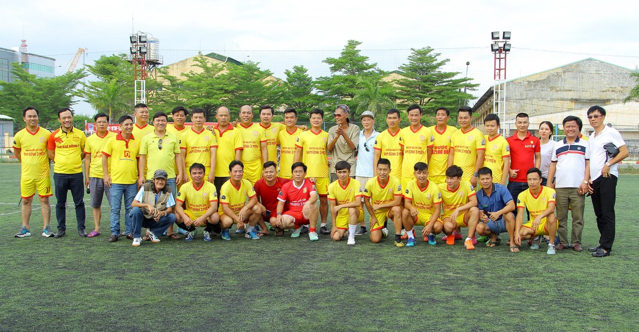 hlv-nguyen-van-sy-noi-gi-ve-tin-don-tran-minh-vuong-dau-quan-cho-clb-nam-dinh