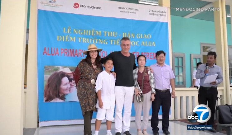 cau-be-goc-viet-12-tuoi-quyen-tien-xay-truong-hoc-o-que-nha