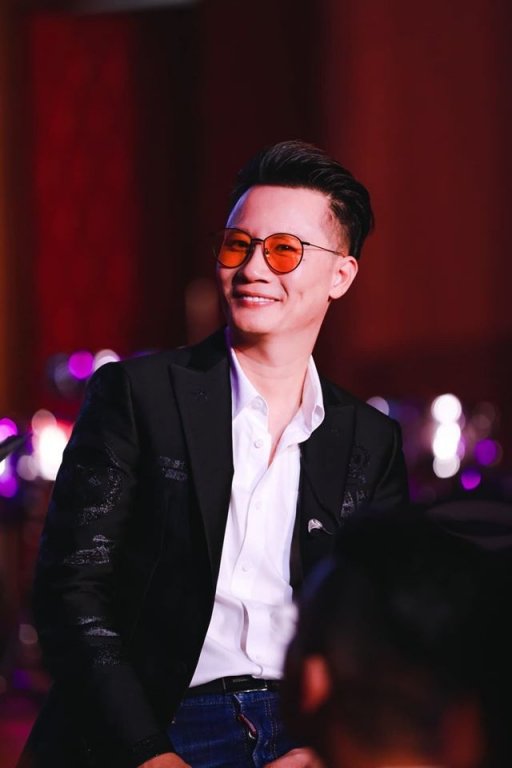 hoang-bach-len-tieng-sau-khi-bi-chi-trich-vi-day-con-xung-may-tao-voi-nguoi-lon-trong-gia-dinh