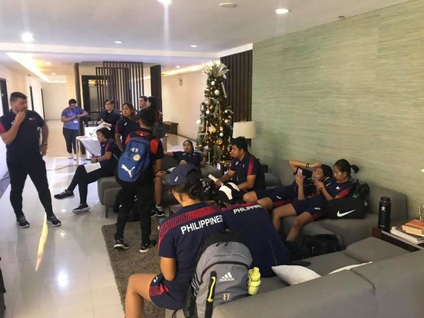 sea-games-30-tuyen-nu-philippines-khong-nuot-noi-thuc-an-phai-bo-tien-tui-ra-mua-do-ngoai