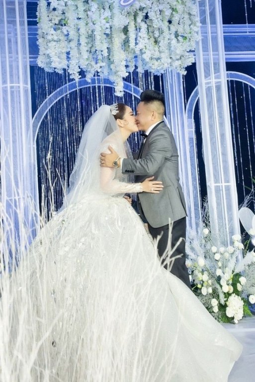 Sau đám cưới, Bảo Thy đang hưởng tuần trăng mật cùng ông xã giàu có. Tuy nhiên, thay vì chia sẻ ảnh với chồng, 