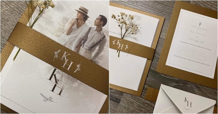 Mạng xã hội xôn xao hình ảnh được cho là thiệp cưới của Hồ Ngọc hà và Kim Lý. Thiệp được trang trí và in ấn khá cầu kỳ như những thiệp cưới chính thức. Tuy nhiên, theo tìm hiểu, đây chỉ là một sản phẩm của khán giả nam thể hiện sự hâm mộ dành cho cặp đôi này. Hà Hồ rất vui khi nhận được món quà đặc biệt và xếp cẩn thận trọng một khung tranh.