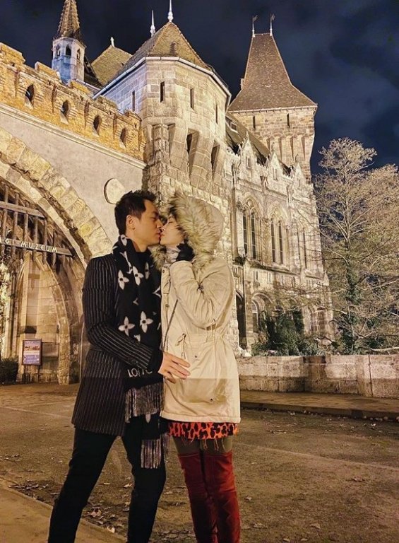 ăng Khôi chúc mừng sinh nhật bà xã: 