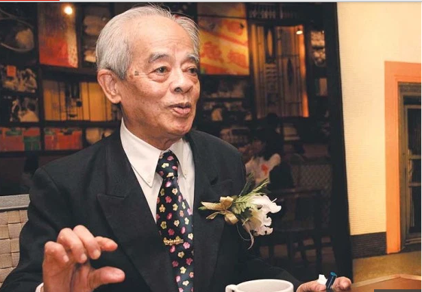 Giáo sư Rapee Sagarik