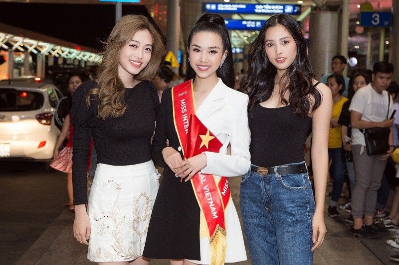 Tiểu Vy, Phương Nga xinh đẹp tới tiễn Thuý An sang Ai Cập thi Miss Intercontinental 2019. 