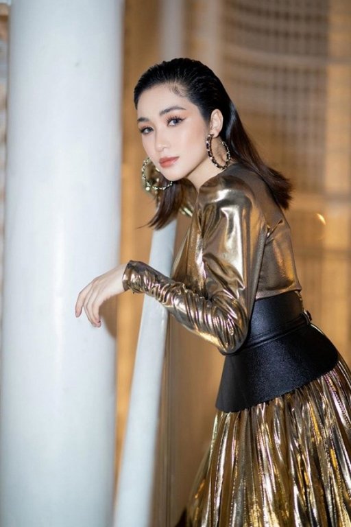 Hòa MInzy tái xuất sau tin đồn