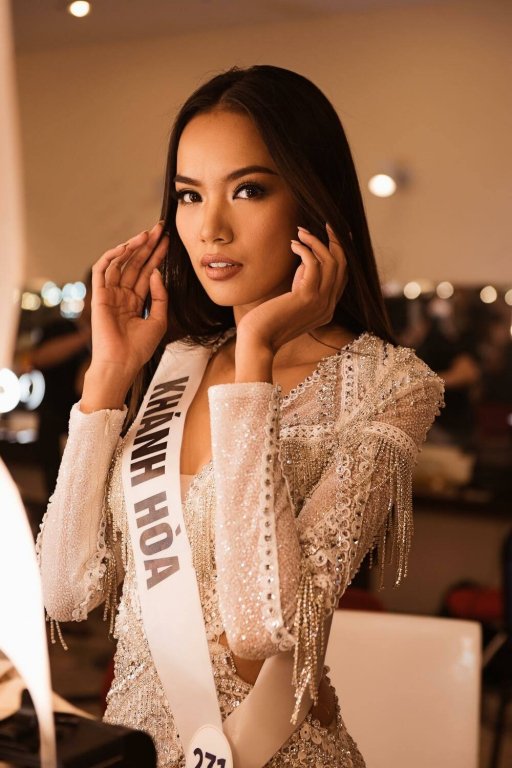 Một ứng cử viên nặng ký khác cho vương miện Hoa hậu Hoàn vũ Việt Nam 2019 là Lê Hoàng Phương. Cô gái đến từ Khánh Hòa sở hữu chiều cao 1,75 m, số đo ba vòng 84-66-93. Hoàng Phương được nhận xét có ẻ đẹp sắc sảo, làn da nâu khỏe khoắn, đôi chân dài quyến rũ rất phù hợp với tiêu chí cuộc thi. 
