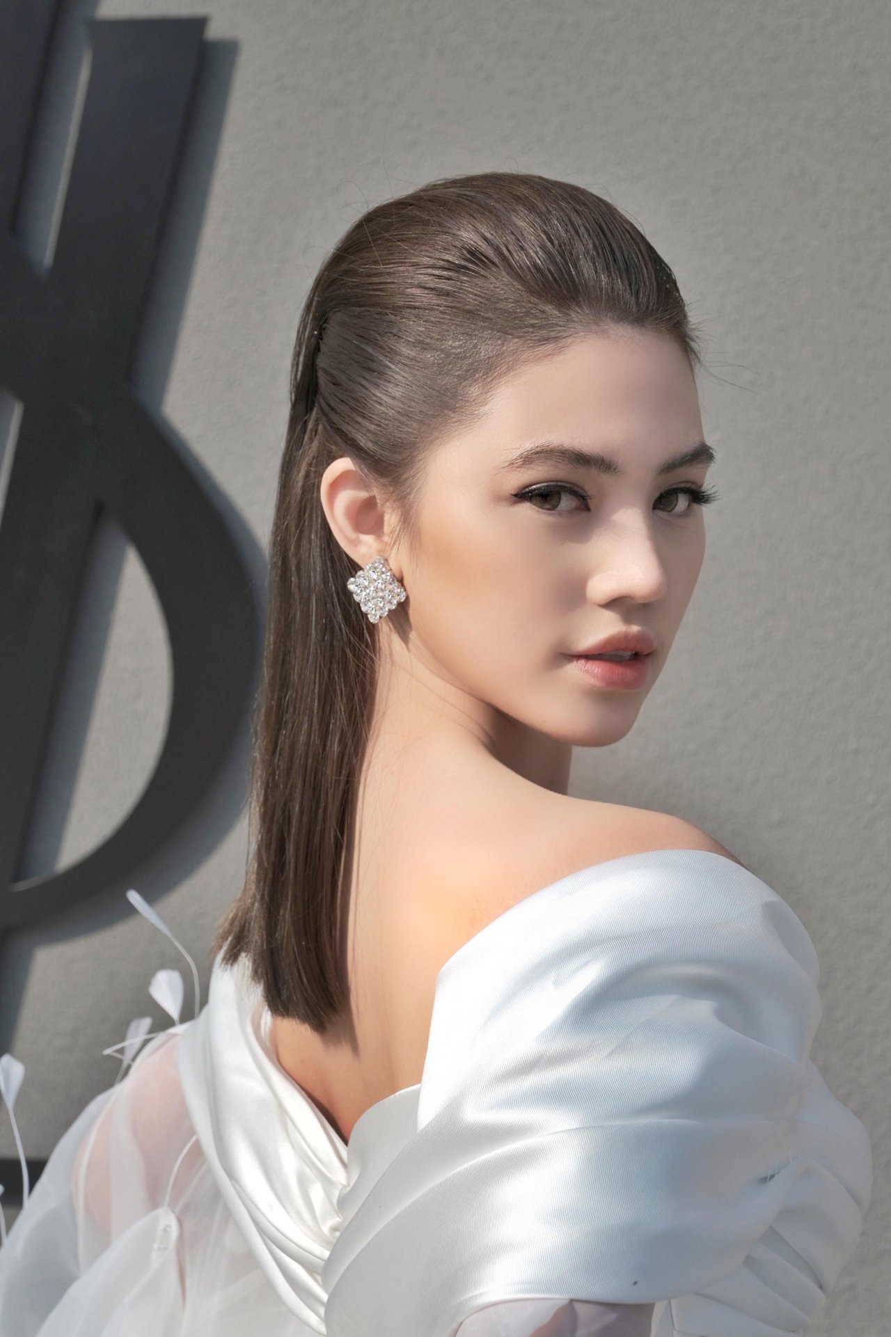 jolie-nguyen-dien-vay-xe-sau-du-su-kien-cung-nam-tai-tu-ta-dinh-phong-o-thuong-hai