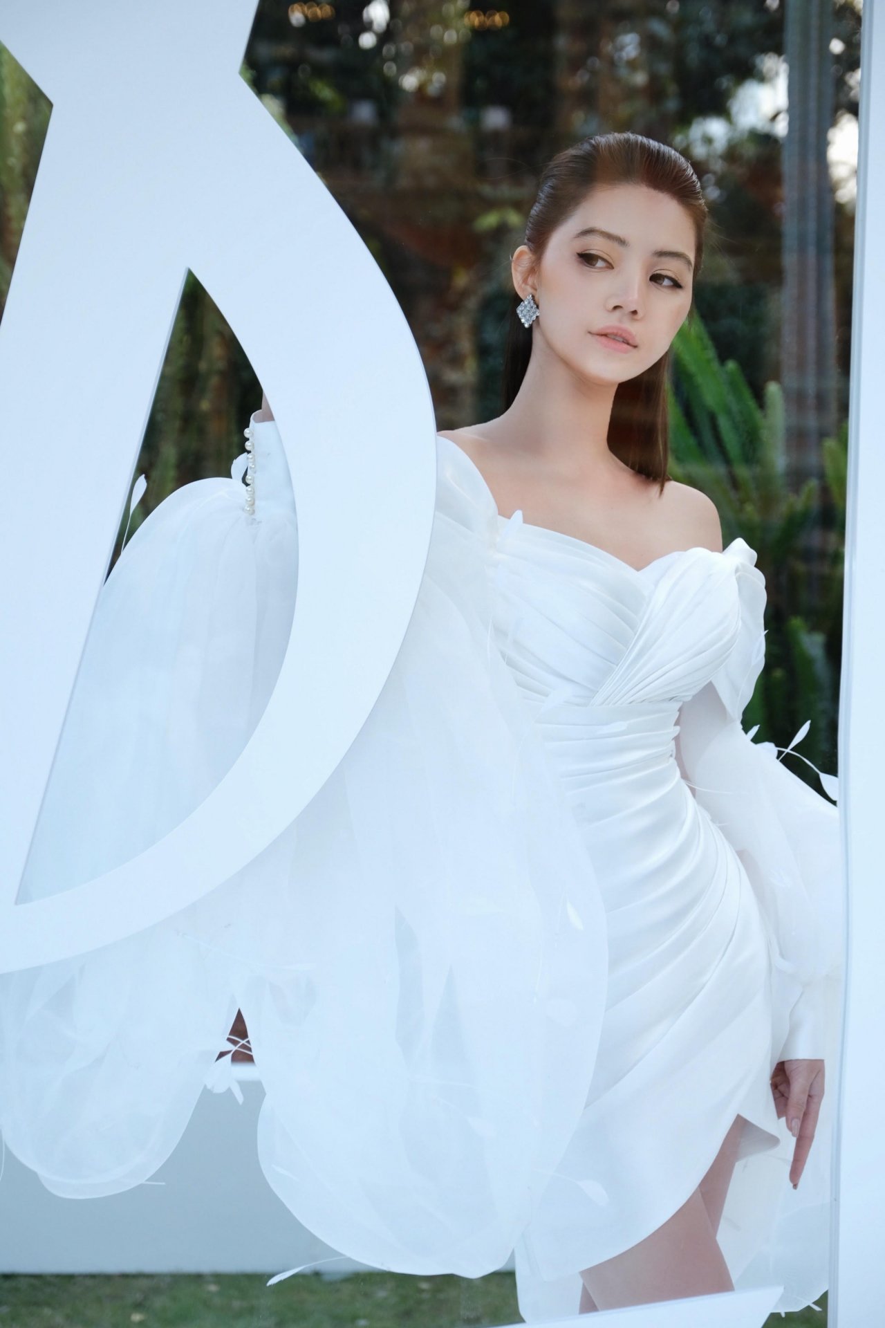 jolie-nguyen-dien-vay-xe-sau-du-su-kien-cung-nam-tai-tu-ta-dinh-phong-o-thuong-hai