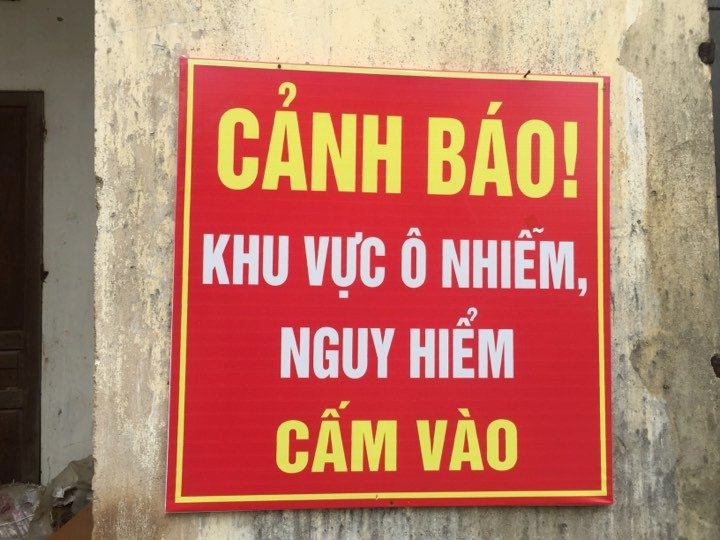 kho-thuoc-tru-sau-canh-khuon-vien-truong-hoc-hang-tram-hoc-sinh-chiu-tran