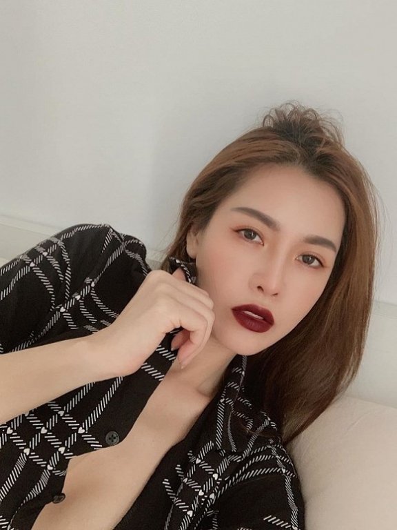Quế Vân phanh áo nói triết lý:
