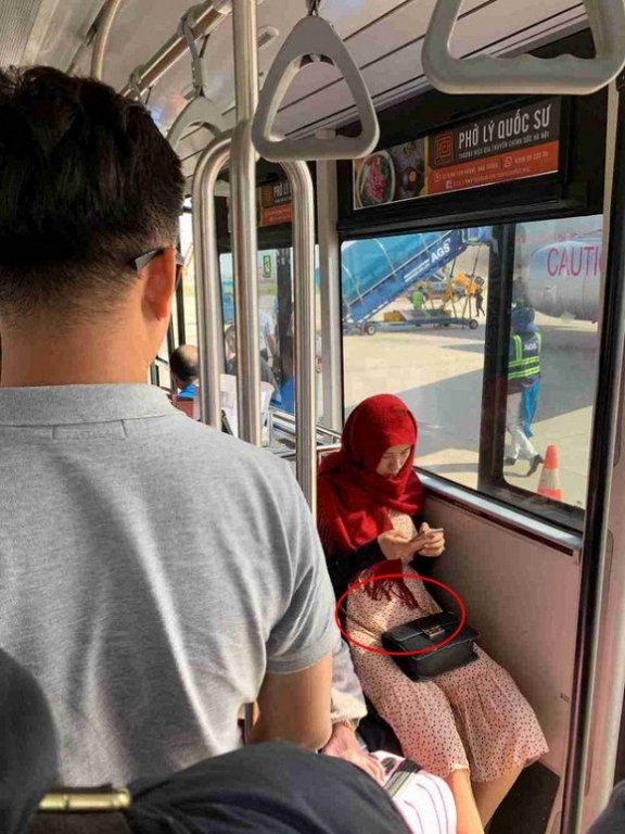 MC Hoàng Oanh dính tin đồn mang bầu khi lộ vòng 2 to bất thường một sau 1 tuần tổ chức hôn lễ.