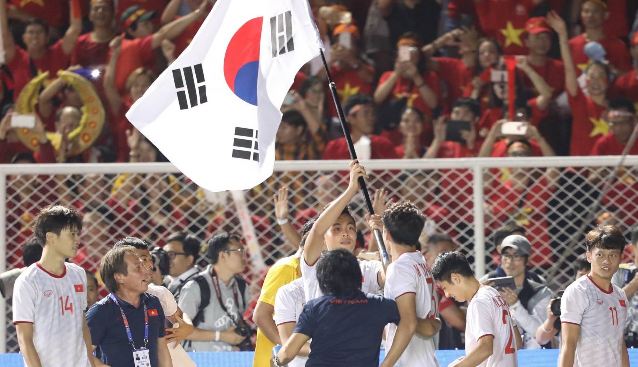 can-canh-man-an-mung-khoanh-khac-lich-su-cua-u22-viet-nam-khi-gianh-hcv-sea-games