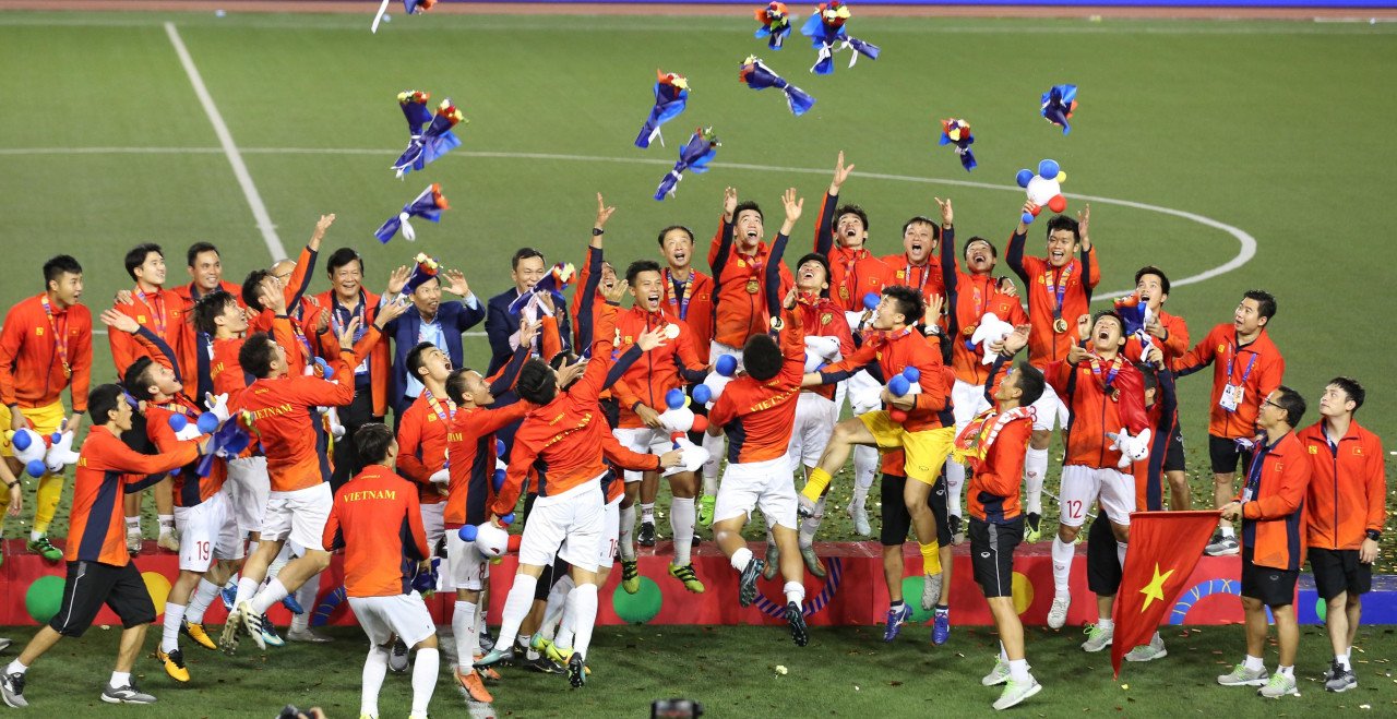 can-canh-man-an-mung-khoanh-khac-lich-su-cua-u22-viet-nam-khi-gianh-hcv-sea-games