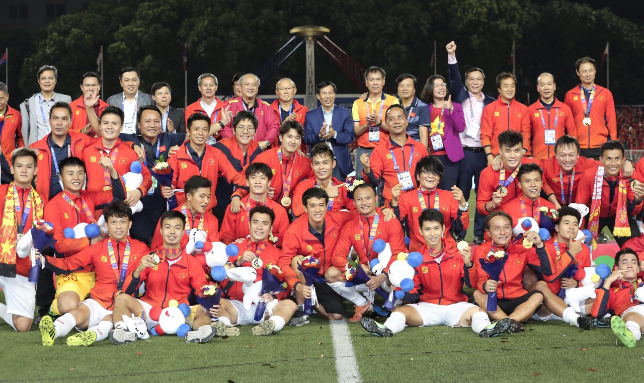 can-canh-man-an-mung-khoanh-khac-lich-su-cua-u22-viet-nam-khi-gianh-hcv-sea-games