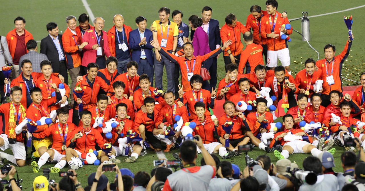 can-canh-man-an-mung-khoanh-khac-lich-su-cua-u22-viet-nam-khi-gianh-hcv-sea-games