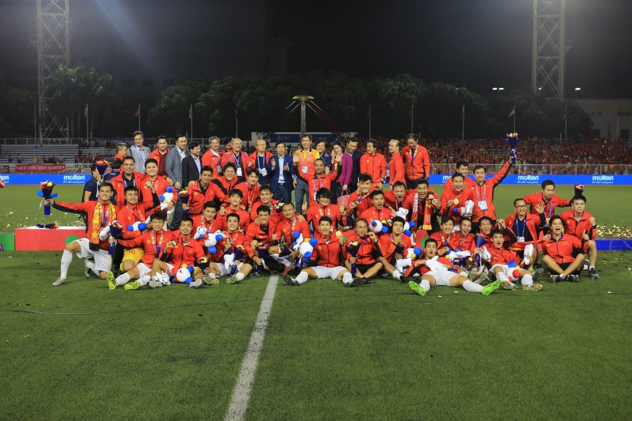 can-canh-man-an-mung-khoanh-khac-lich-su-cua-u22-viet-nam-khi-gianh-hcv-sea-games
