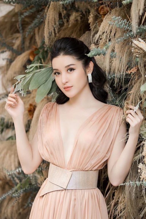 Huyền My gửi lời chúc sinh nhật tới bản thân: