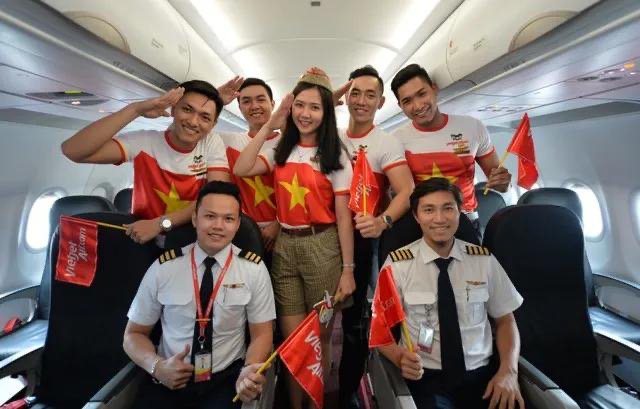 vietjet-tang-1-nam-bay-mien-phi-khap-chau-a-cho-u22-viet-nam-cung-gia-dinh-ngay-sau-phan-thuong-cho-doi-nu-vo-dich-sea-games
