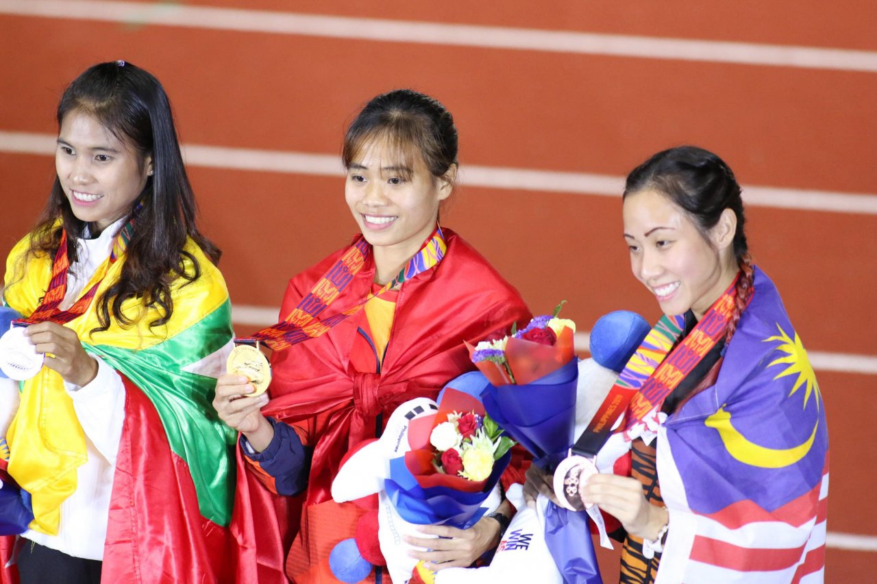 nha-vo-dich-sea-games-10000-m-di-bo-bo-me-chay-an-tung-bua-khong-co-dien-thoai-dong-vien-con-thi-dau