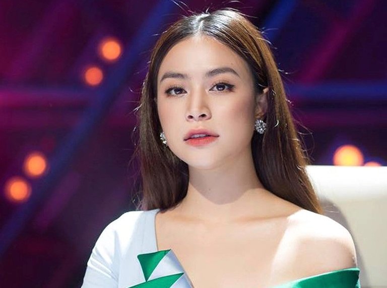 Hoàng Thùy Linh bị đạo diễn Lê Hoàng khơi lại chuyện quá khứ. 