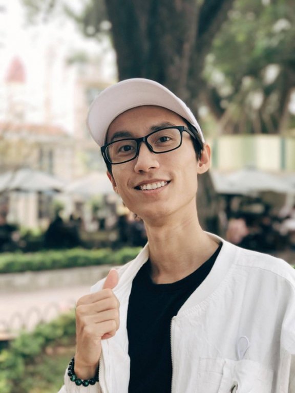 Anh từng bị chê quá gầy gò và thiếu sức sống. Tuy nhiên, mới đây, sự tái xuất của Lynk Lee với ngoại hình khác lạ gây chú ý trên mạng xã hội.