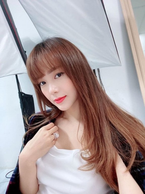 Minh Hằng khoe ảnh xinh đẹp kèm chú thích: