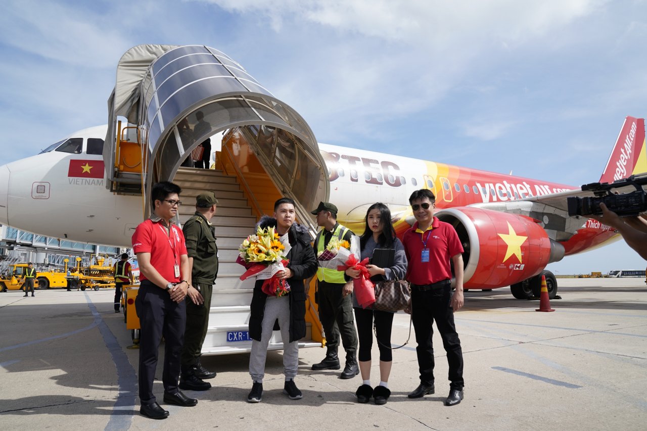 vietjet-cung-khanh-hoa-chao-don-vi-khach-thu-10-trieu-cua-nam-2019
