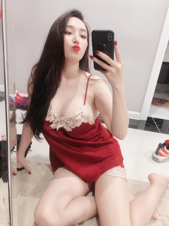 Thảo Bebe sở hữu ngoại hình sexy, nóng bỏng. c