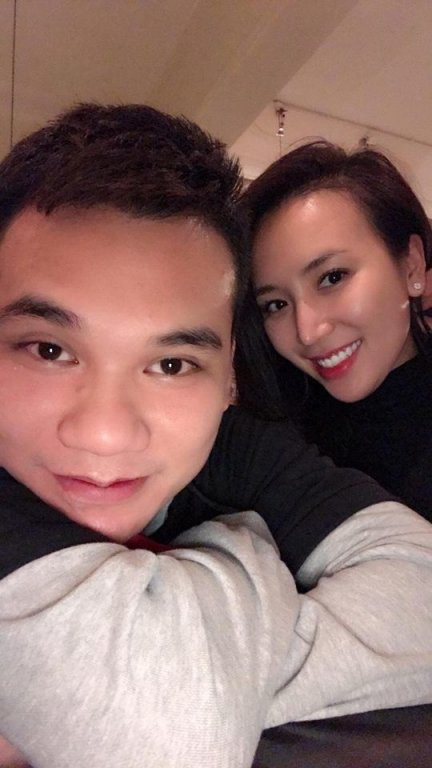 Khắc Việt và bà xã