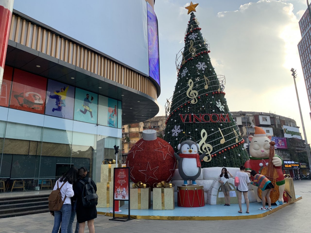Địa điểm check-in của nhiều bạn trẻ tại Vincom Phạm Ngọc Thạch.