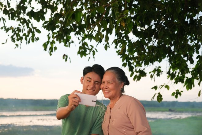 son-tung-m-tp-tung-video-chao-xuan-2020-voi-loi-nhan-nhu-hay-cu-la-chinh-minh