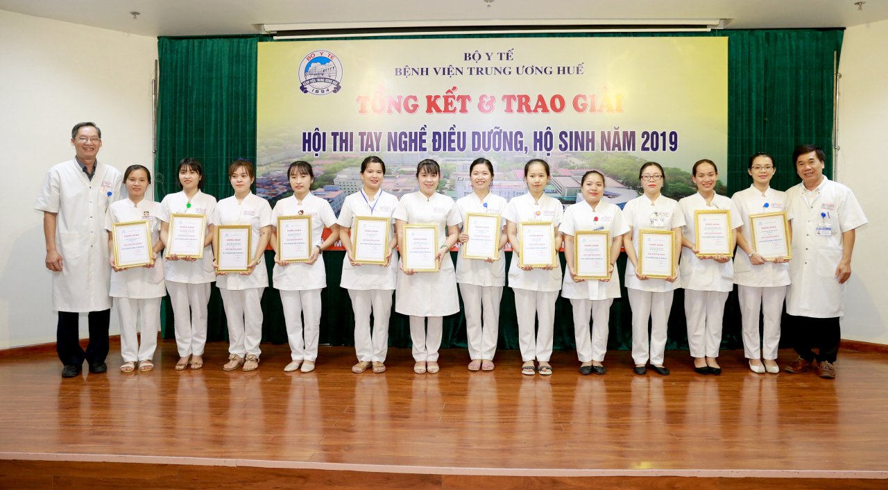 dieu-duong-ho-sinh-benh-vien-trung-uong-hue-thi-tay-nghe-gioi