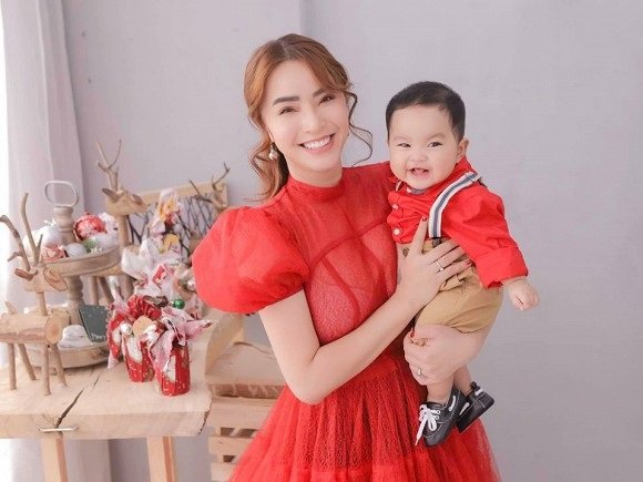 Hải Băng cùng con trai út diện đồ ton sur ton:
