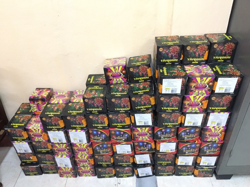 chan-dung-chiec-xe-khach-cho-trai-phep-hon-4300-vien-phao