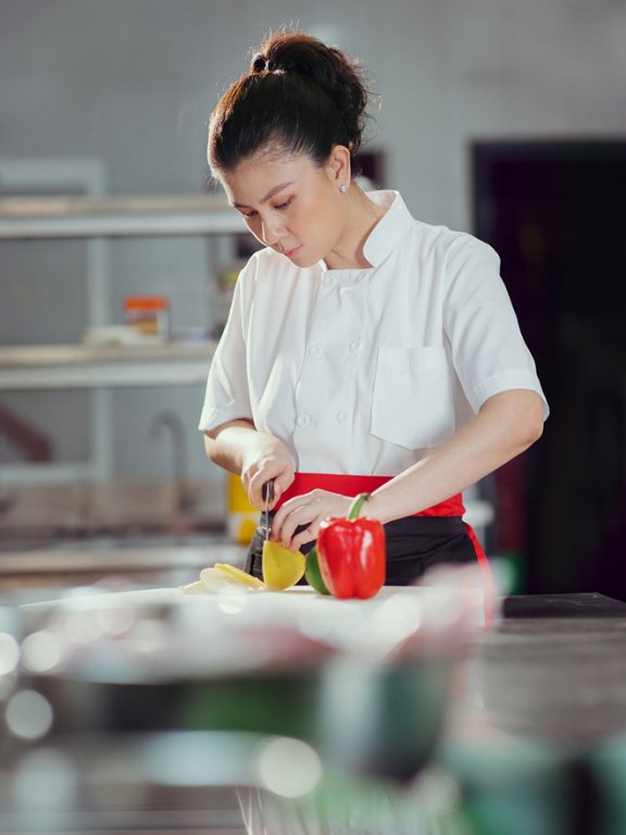 Diễn viên Kim Thư trải lòng về 7 năm sống cơ cực sau ly hôn và cách đối diện với biến cố khiến chị e