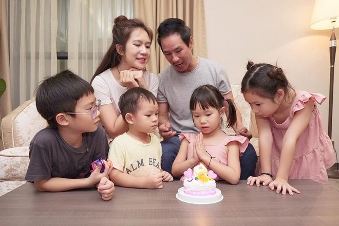 Lý Hải - Minh Hà tổ chức sinh nhật đơn giản, ấm cúng cho con gái thứ 3 tròn 5 tuổi.