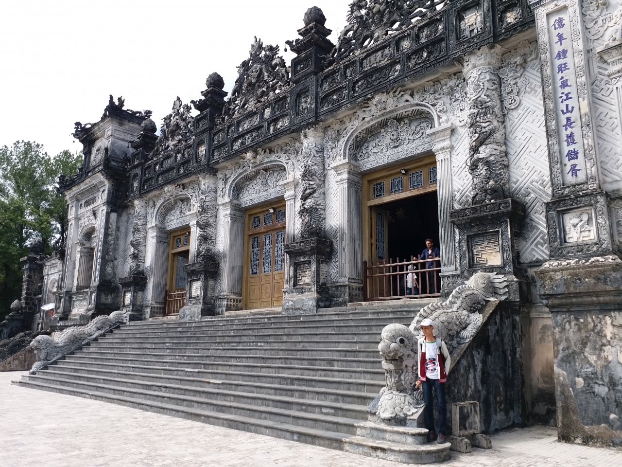 can-canh-noi-dung-badboy-nam-tay-ha-lan-trong-bo-phim-mat-biec