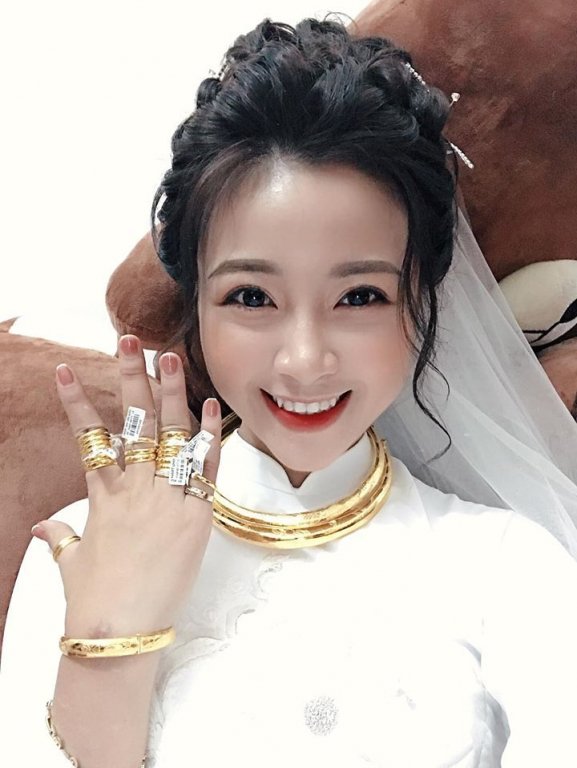phan-van-duc-cam-on-bo-me-sau-khi-lam-le-dinh-hon-voi-ban-gai-hot-girl