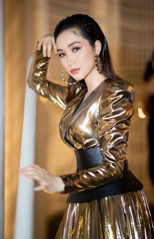 Sau thời gian ở ẩn, nữ ca sĩ tái xuất với hình ảnh xinh đẹp, gọn gàng. 
