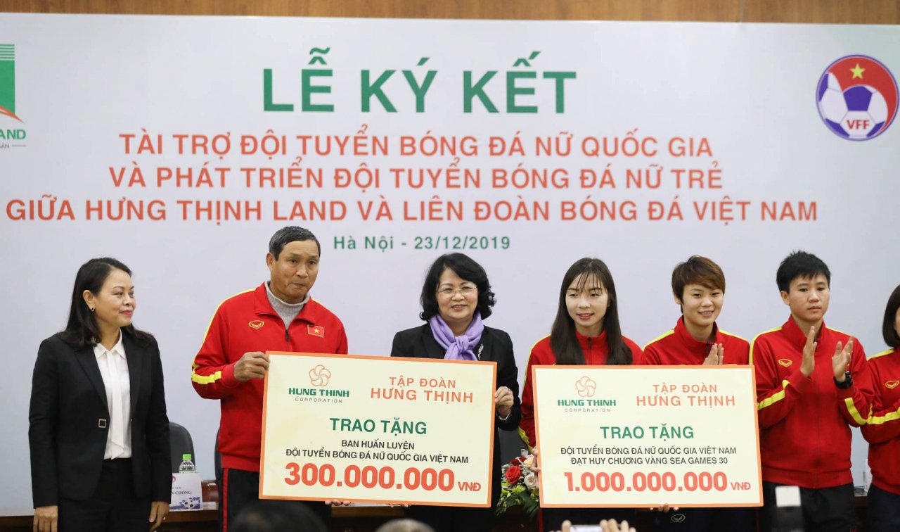 tap-doan-hung-thinh-tai-tro-cho-bong-da-nu-viet-nam-100-ty-trong-5-nam