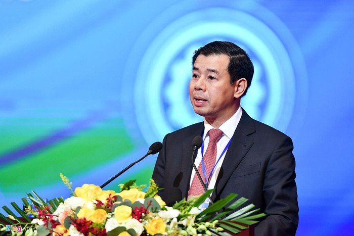choi-lon-tang-xe-vinfastcho-khach-mua-nha-nhung-vingroup-van-xin-uu-dai-thue-phi