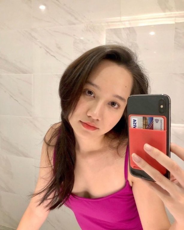 Ngoài đời thường, Trúc Anh có phong cách thời trang nhẹ nhàng, nữ tính và kín đáo. Tuy nhiên, nếu có dịp phù hợp, cô sẽ mặc sexy. Trên trang cá nhân, nữ diễn viên 9x hiếm hoi đăng ảnh cùng trang phục 