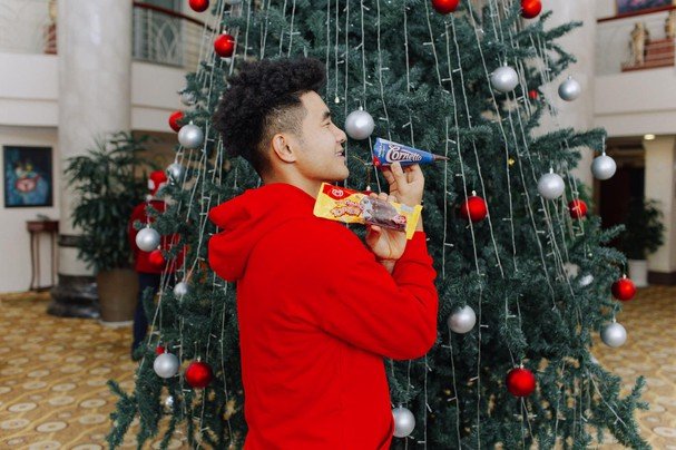 dan-tuyen-thu-viet-nam-khoe-anh-di-choi-noel-nhu-the-nao