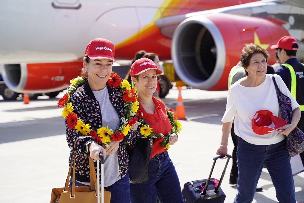 vietjet-khai-truong-loat-3-duong-bay-moi-toi-thanh-pho-dang-song-nhat-viet-nam